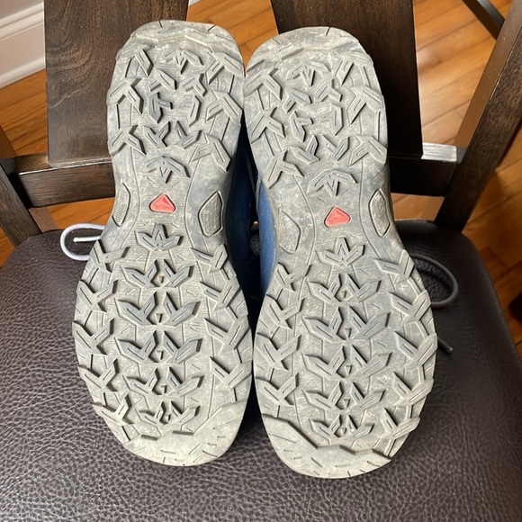 Salomon sz 7 waterproof hiking boots - Picture 6 of 7